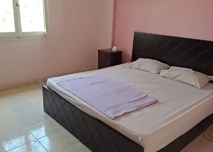 2 Bedroom Chalet, Private Garden Alpesi faház Ajn-Szuhna
